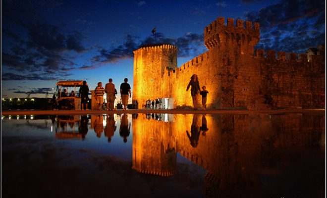 trogir-at-night